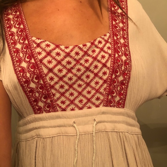 boho cream top with string tie and red embroidery - Picture 3 of 4